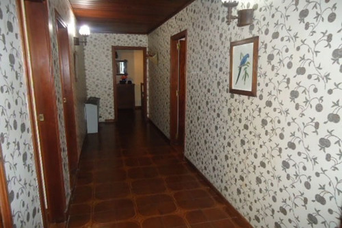 Imagen 16 de 30 de Excelente Chalet De 6 Ambientes Con Piscina Y Casa De Servicio Ideal Vivienda Permanente Muy Luminoso