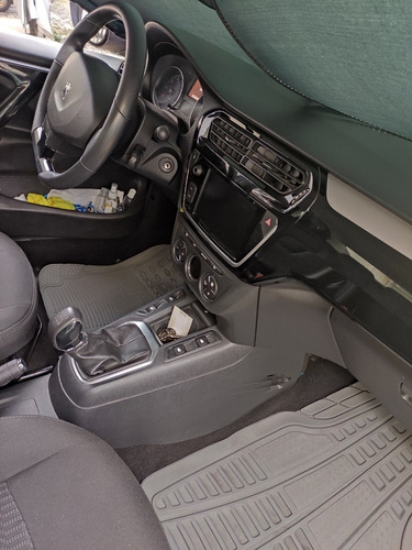 Imagen 9 de 14 de Peugeot 301 2018 1.6 Allure Hdi Diesel Mt