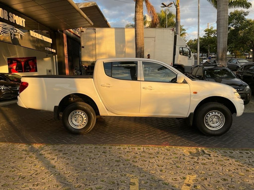 Imagem 7 de 11 de Mitsubishi Triton Gl 3.2 Turbo