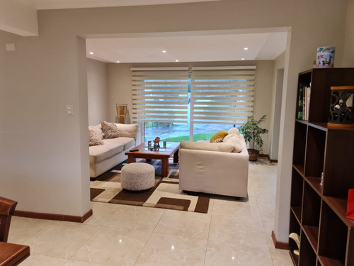 Casa De 180 M2, 6 D 6 B, Dos Pisos, Isla Teja , Valdivia