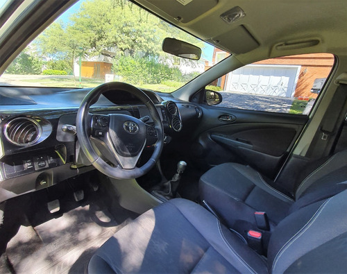 Toyota Etios Hatchback 5p Xls 1.5 Mt