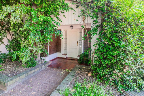 Casa En Venta 4 Amb Cochera Y Jardin Haedo Sur