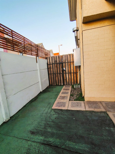 Casa En Venta De 3 Dormitorios 3 Baños En Puente Alto
