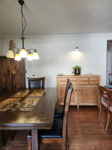 Casa En Venta De 3 Dorm. + Servicio En Colina