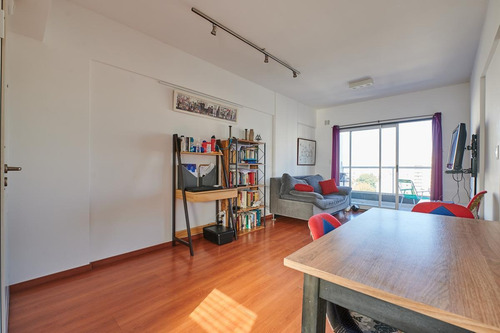 Venta 2 Ambientes Con Balcón Piso Alto - Villa Urquiza