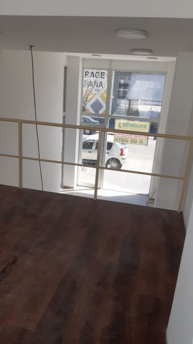 Imagen 4 de 10 de Venta Local A Estrenar Macrocentro Con Cochera Y Patio