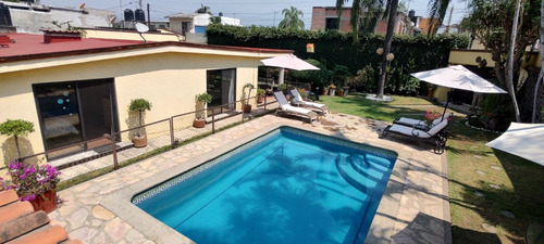 Casa Sola En Venta, Con Alberca, 2 Bungalows, Limites Con Cuernavaca