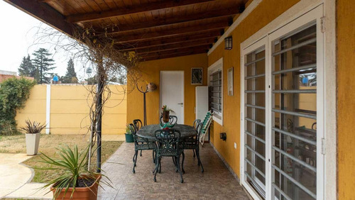 Imagen 19 de 20 de Hermosa Casa Con Pileta A La Venta En Lobos