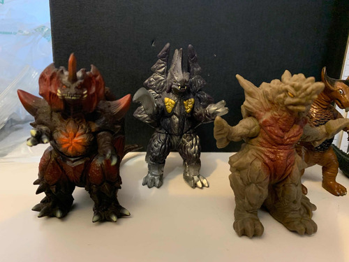 Kaijus Godzilla Ultraman / Precio Por Pieza (Usado)