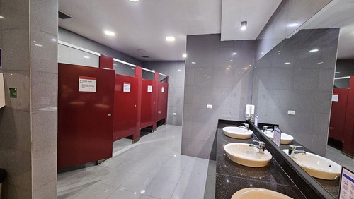 Local En Alquiler En 1er Nivel De Plaza Comercial En Naco, Santo Domingo, 275m2