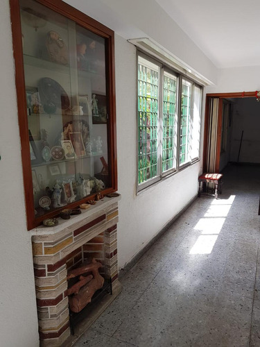 Casa 4 Ambientes En Excelente Ubicación En Banfield Este