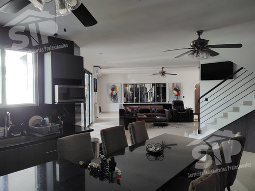 Residencia De Un Piso Al Nte Venta O Renta