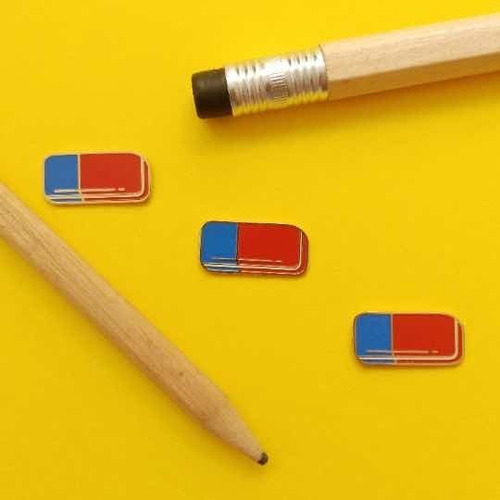 Imagen 5 de 5 de Pin Forma Borrador Goma Escolar Para Ropa