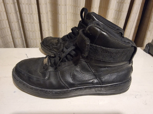 Zapatilla Nike Air Force 1 Negra Caña Alta Usada