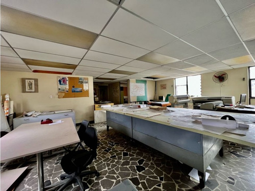 Se Vende Oficina 240m2 4b La Carlota