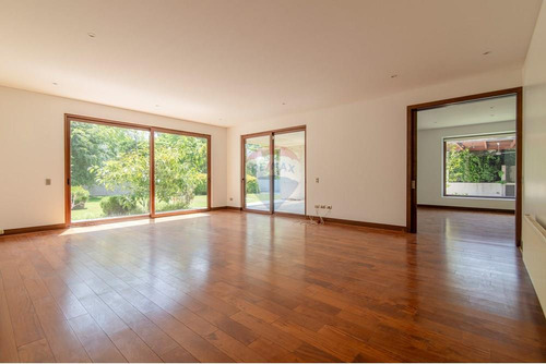 Linda Casa En Lo Barnechea: Espacios Y Comodidad