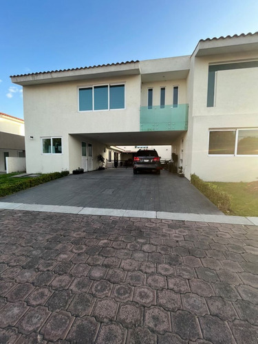 Casa En Venta O Renta En El Mesón, Calimaya 4 Recamaras 520 M2 Construccion