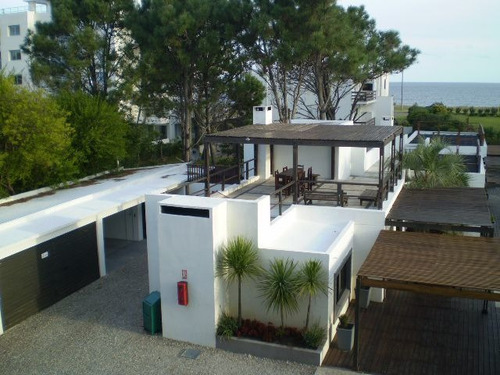 Venta De Apartamento 2 Dormitorios En Pinares, Punta Del Est