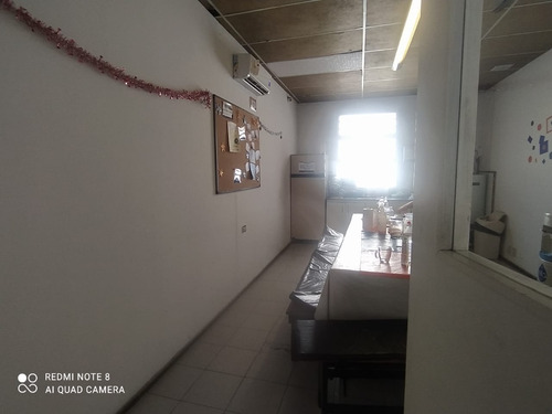 Imagen 10 de 30 de Local Comercial En Alquiler En Zona Centro - Lima Y Alvear