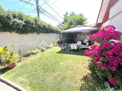 Casa En Venta De 3 Dorm. En Las Condes