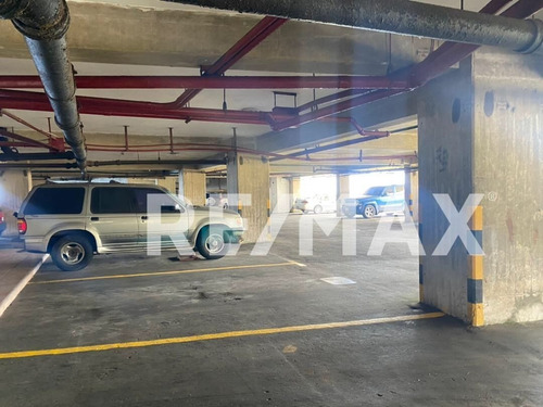 Imagen 10 de 12 de Venta De Apartamento En Catia La Mar Urbanizacion Playa Grande Residencias Jurel Cerca Del Hotel Marriott
