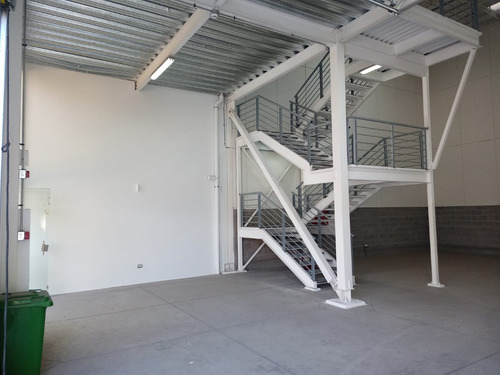 Arriendo Bodega Como Nueva En Condominio Muy Seguro