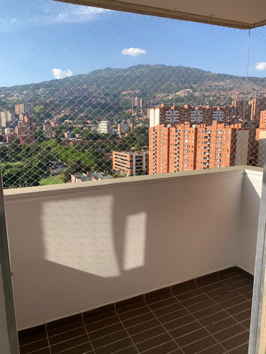 Apartamento A La Venta En Los Colores, Medellín