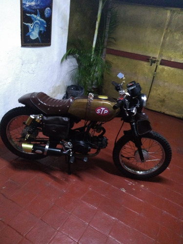 Imagen 6 de 8 de Moto Estilo Cafe Racer
