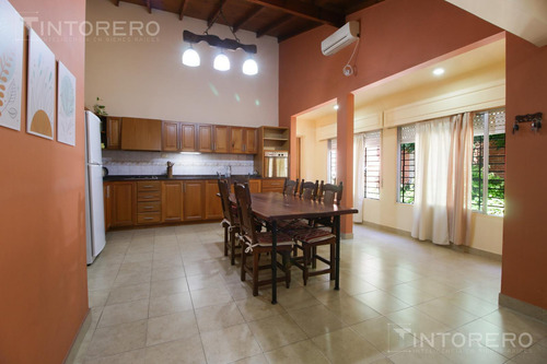 Venta Terreno Con Casa 7 Ambientes Con Parque, Pileta, Quincho Y Cochera En Florencio Varela