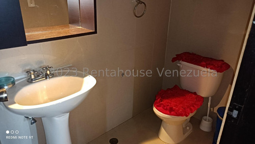 Maria Elena Latouche Vende Hermoso Townhouse . Conjunto Cerrado, Cuenta Con Pozo, Planta Eléctrica A Gas. Mels 23-33278. Visitela Excelente Inversión