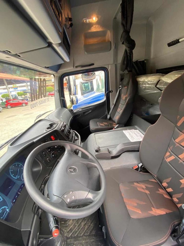 Imagem 5 de 8 de Mercedes Benz 3030 0km 2022 Azul
