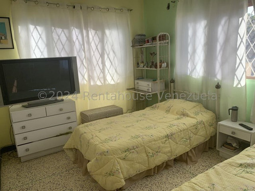Cómoda Casa Tipo Quinta En Venta. Urb. Campo Claro.