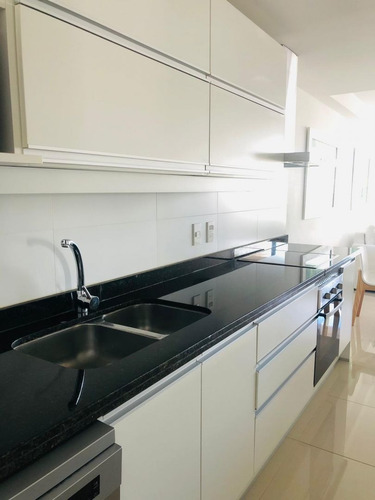 Apartamento En Venta De 3 Dormitorios En Playa Brava