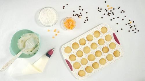 Imagen 2 de 5 de Molde De Silicona Para 24 Mini Muffins Confetti Trudeau
