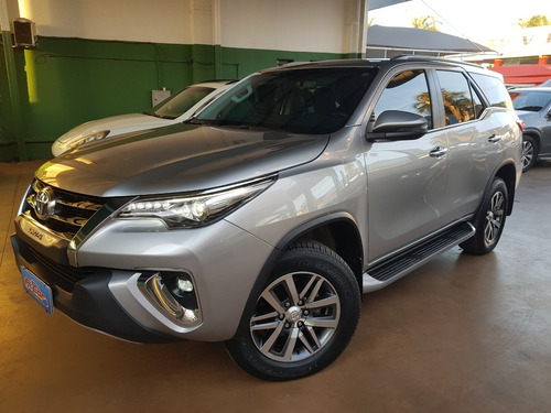 Imagem 1 de 13 de Sw4 Srx 2.8 Diesel 4x4 Automatico 7lugares 2019/2019 Prata