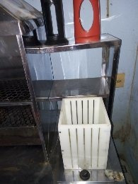 Imagem 2 de 5 de Carrinho De Churrasco E Isopor