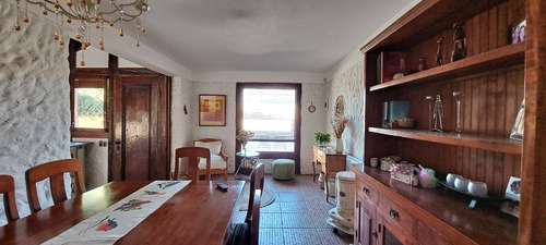 Arriendo 2 Habitaciones En Las Condes, Casa Familiar.