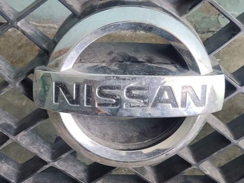 Emblema Parrilla Nissan Titan 