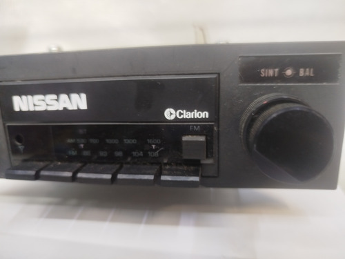 Autoestereo Clarion Radio Nissan 2 Canales (Usado)