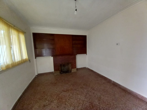 Imagen 5 de 15 de Chalet En Venta De 3 Ambientes Mas Dependencia, Ideal Para Reformar