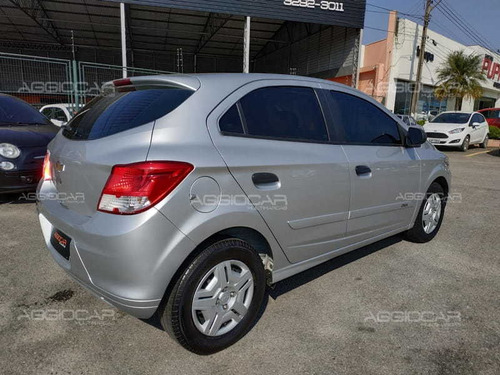 Imagem 4 de 15 de Chevrolet Onix 1.0 Mt Joy (flex) - 2017/2018 - Prata