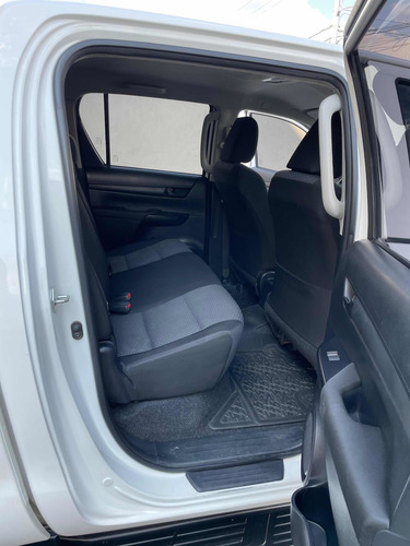 Imagen 14 de 15 de Toyota Hilux 2018 2.7 Cabina Doble Mt
