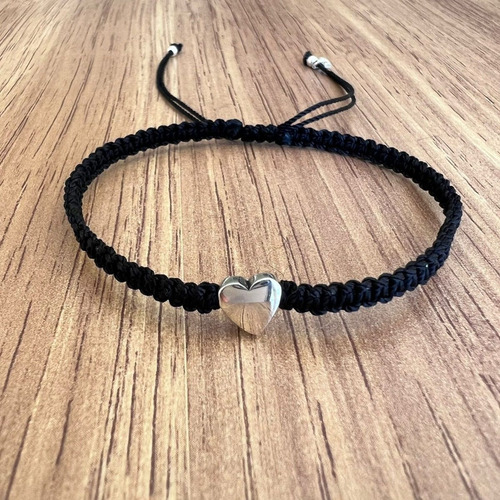 Imagen 5 de 10 de Pulsera Tejida Hilo Negro Corazón De Plata .925 Agálea