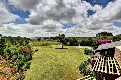 Venta De Chacra (quinta) De 3 Dormitorios En Punta Ballena, Punta Del Este.- Ref: 5123