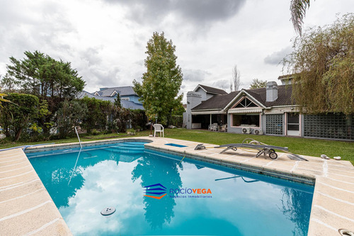 Casa En Venta En Campos De Alvarez