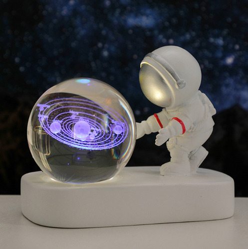 Escultura De Astronauta Con Forma De Bola De Cristal, Acceso