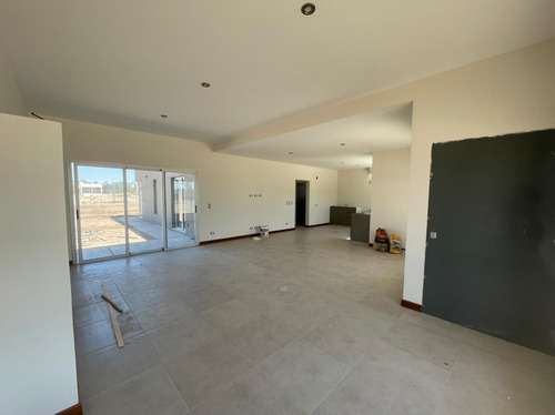Imagen 10 de 14 de Casa A Estrenar En Bº Privado Pueblo Malbec