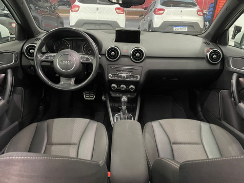Imagem 4 de 15 de Audi A1 1.8 Tfsi Sportback Com Teto Solar Motor Sline