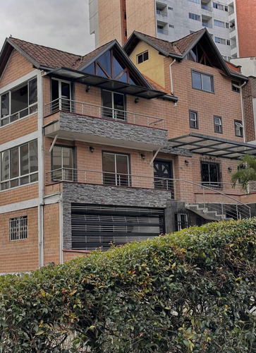 Casa Ubicada En Sabaneta En Urbanización Cerrada Sector Aves María.