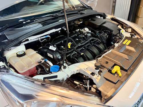 Ford Focus III 2.0 Se Plus Mt